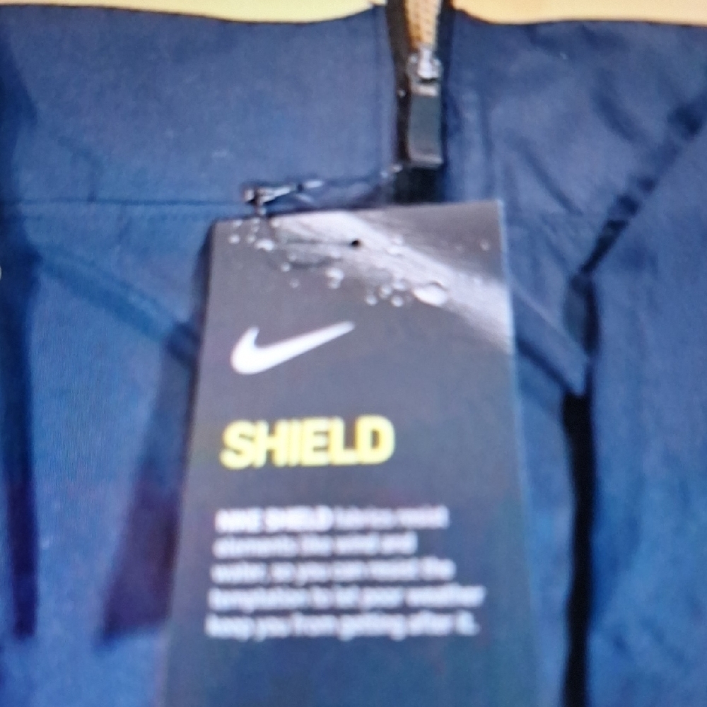 Nike Men's Yellow and Navy Windbreaker - Picture 7 of 8